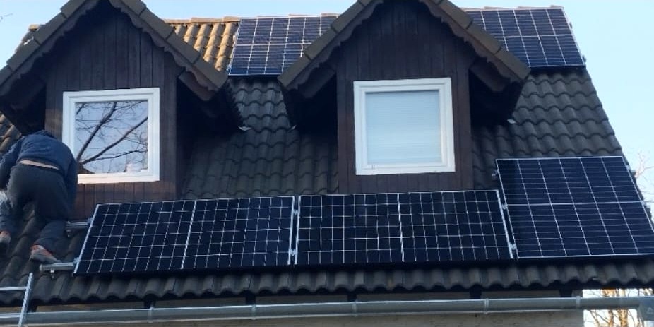 Megvalósult napelemes rendszer referencia